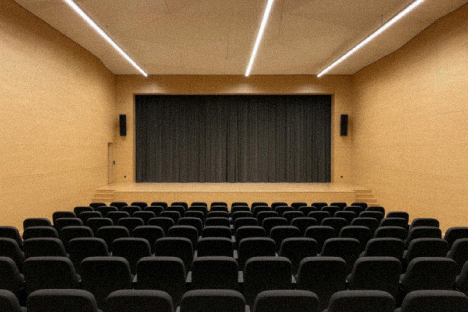 Niezapomniany wieczór teatralny w Krzeczynie Małym – spektakl „I co teraz?”